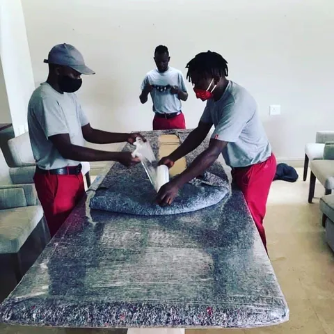 Wrapping a table before transport